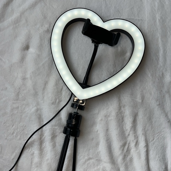 Heart Ring Light Tripod with Phone Stand - Picture 3 of 4